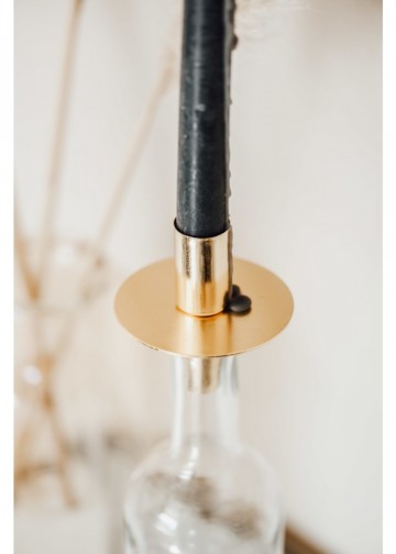 Gusta wijnfles dinerkaarshouder goud